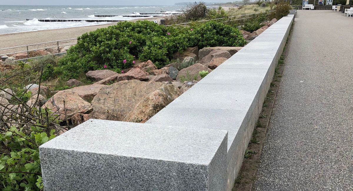 Abdeckplatte aus Naturstein am Meer monte graniti
