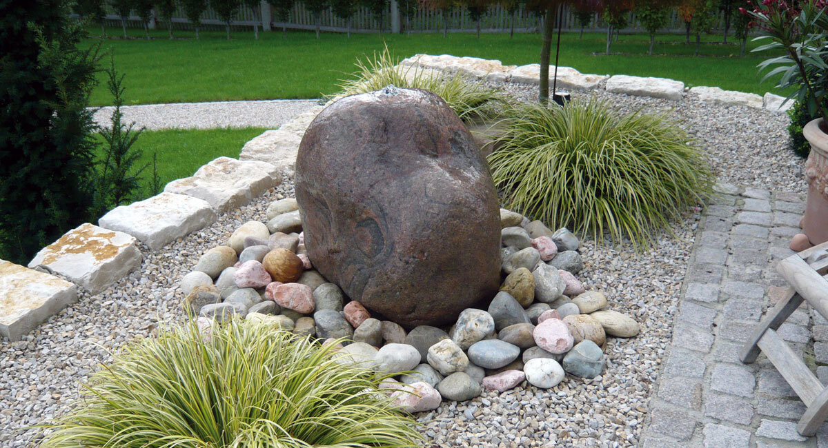 Granit Kugel Sprudelstein rot 30cm - Specials - Quellsteine - Quellstein -  Monolithique